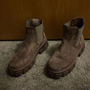 Platform ankle boots in mauve